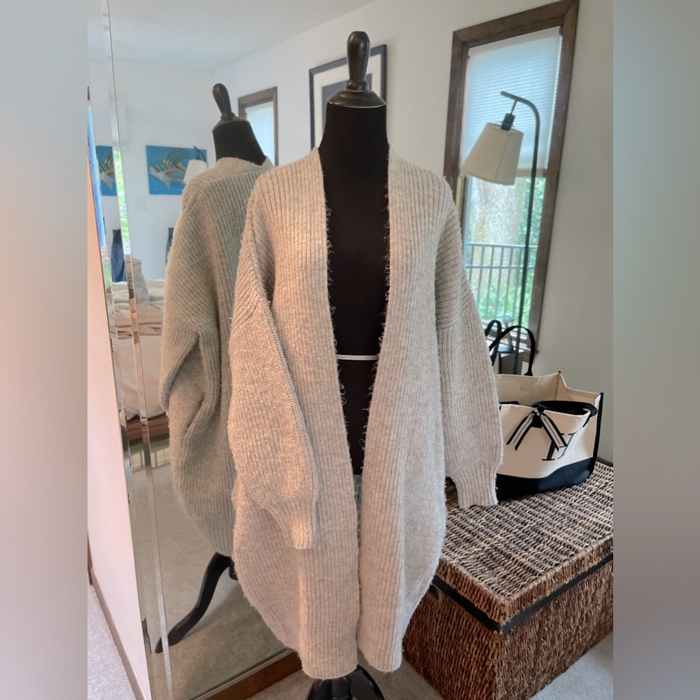 TopShop Open Front Knit Cardigan Size 8-10 UK 40-42. Some wear w/natural“fuzz”